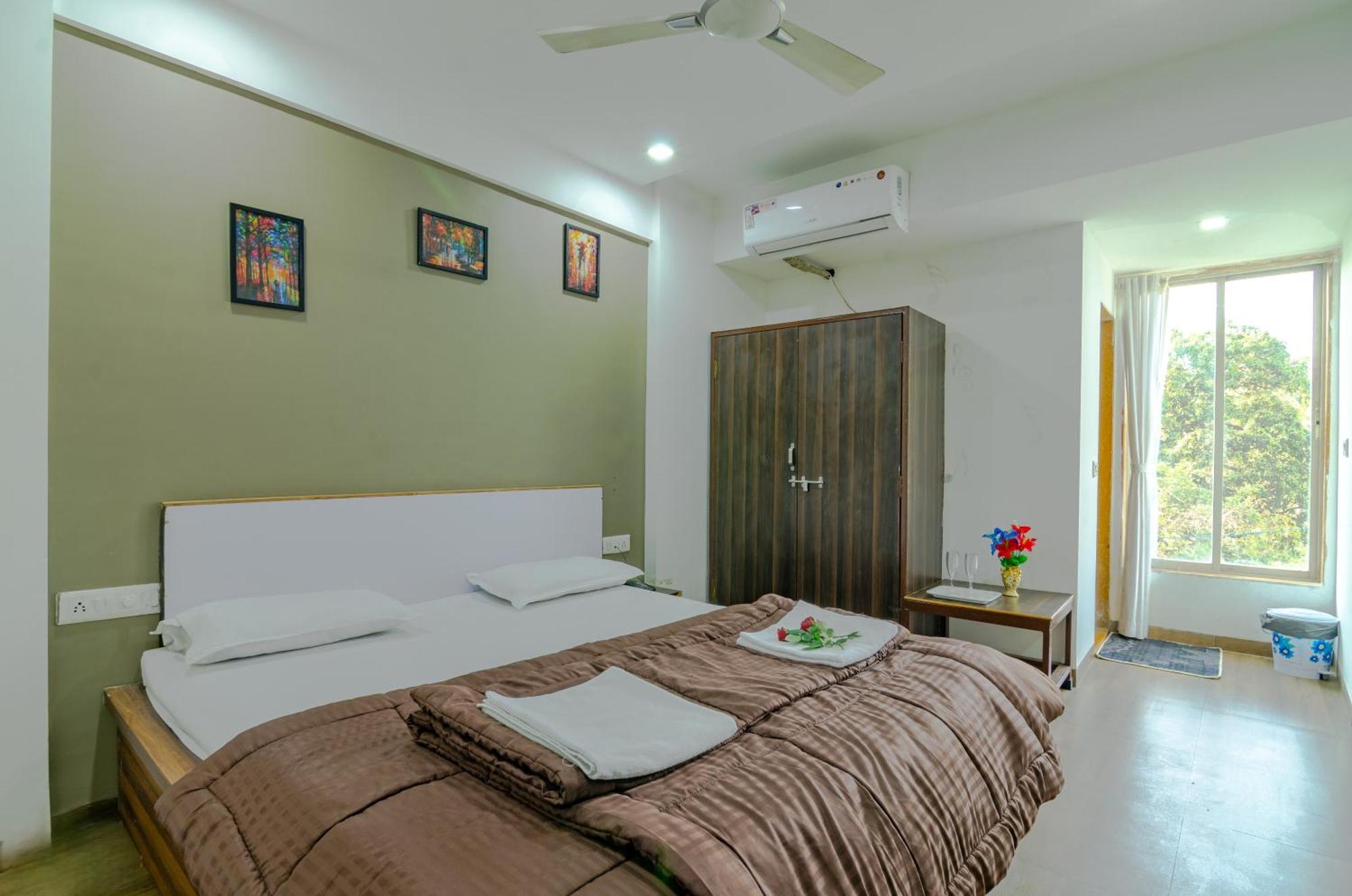 White House Beach Resort, Nagaon Экстерьер фото