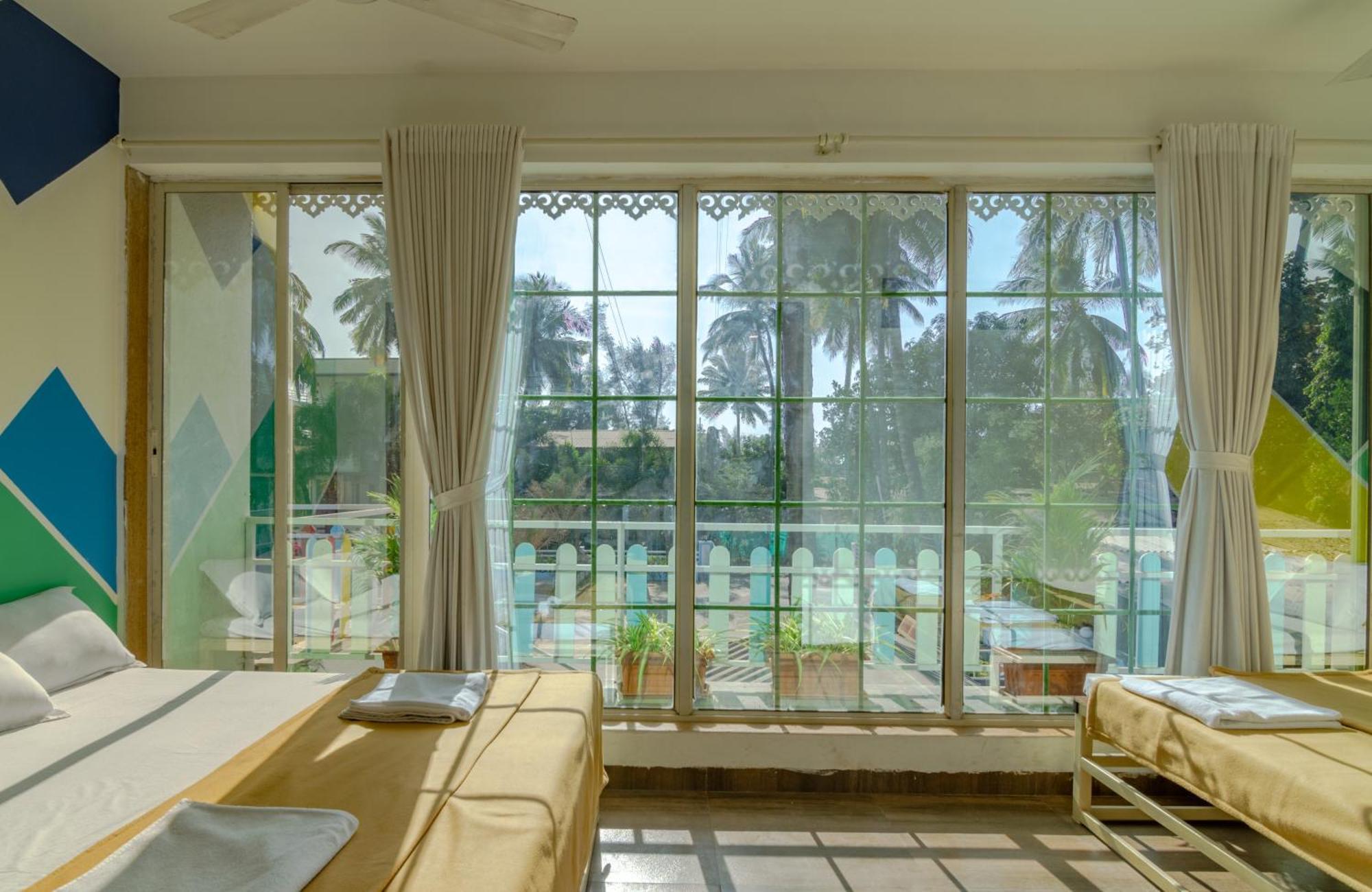 White House Beach Resort, Nagaon Экстерьер фото
