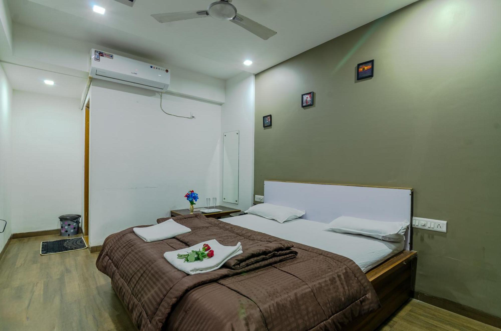 White House Beach Resort, Nagaon Экстерьер фото