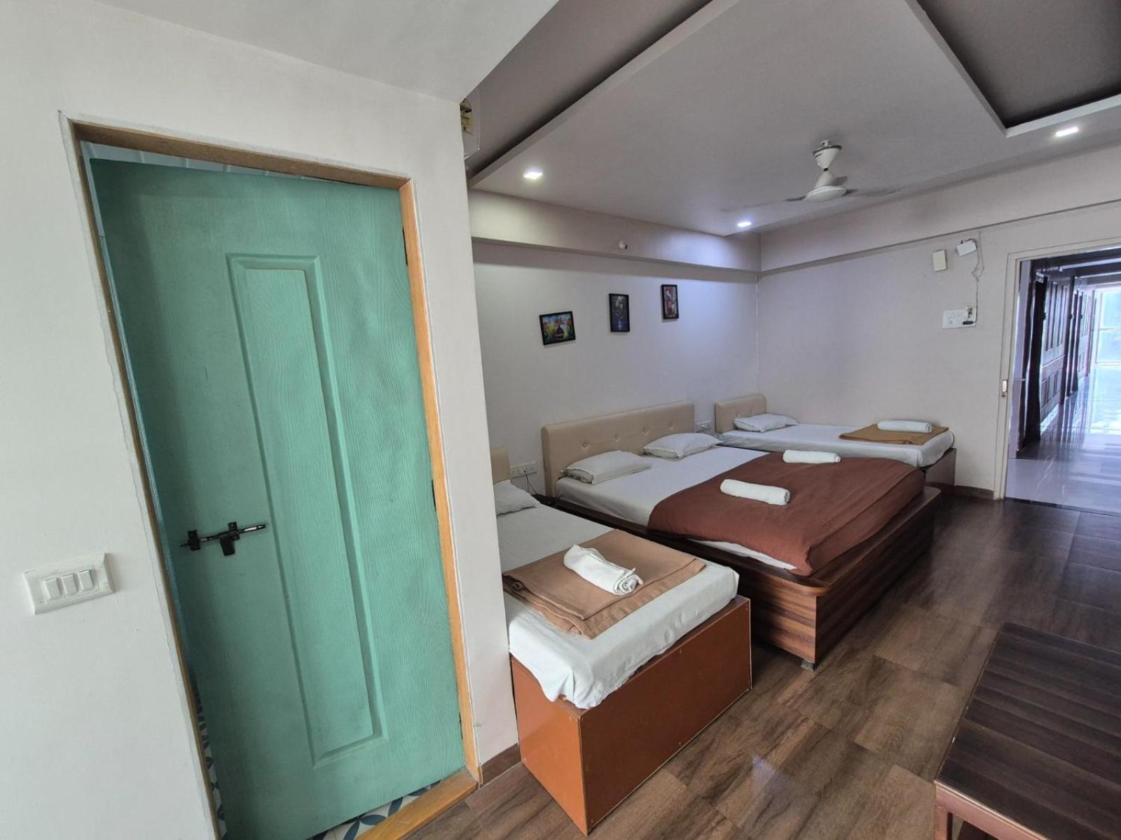 White House Beach Resort, Nagaon Экстерьер фото