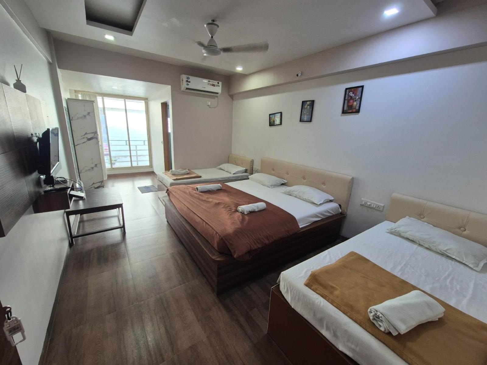 White House Beach Resort, Nagaon Экстерьер фото