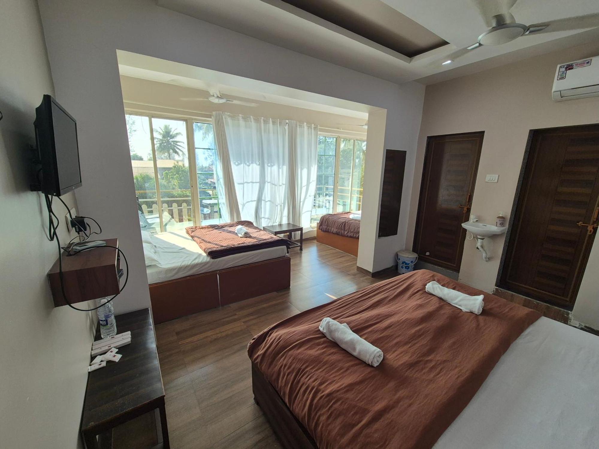 White House Beach Resort, Nagaon Экстерьер фото