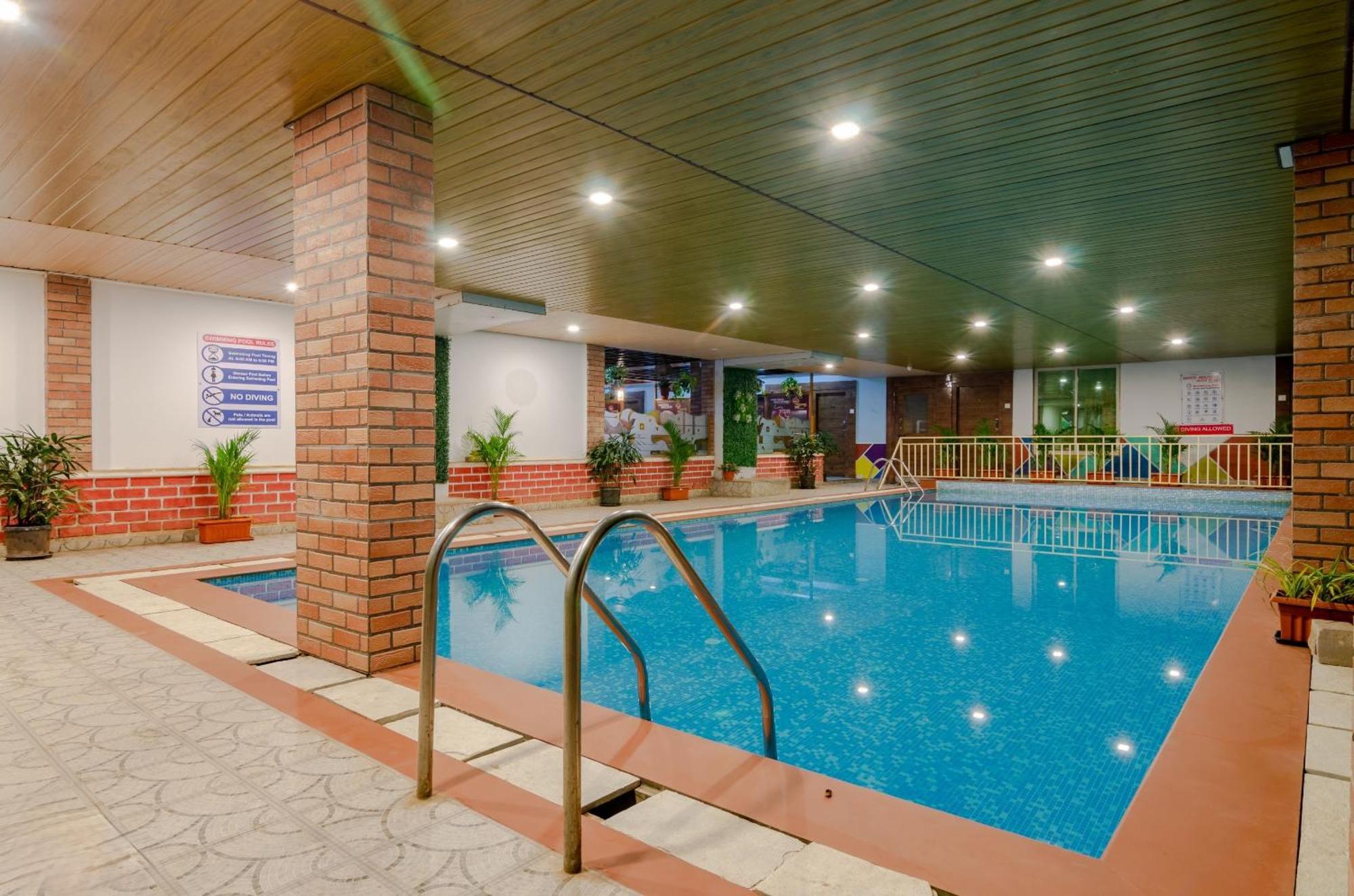 White House Beach Resort, Nagaon Экстерьер фото