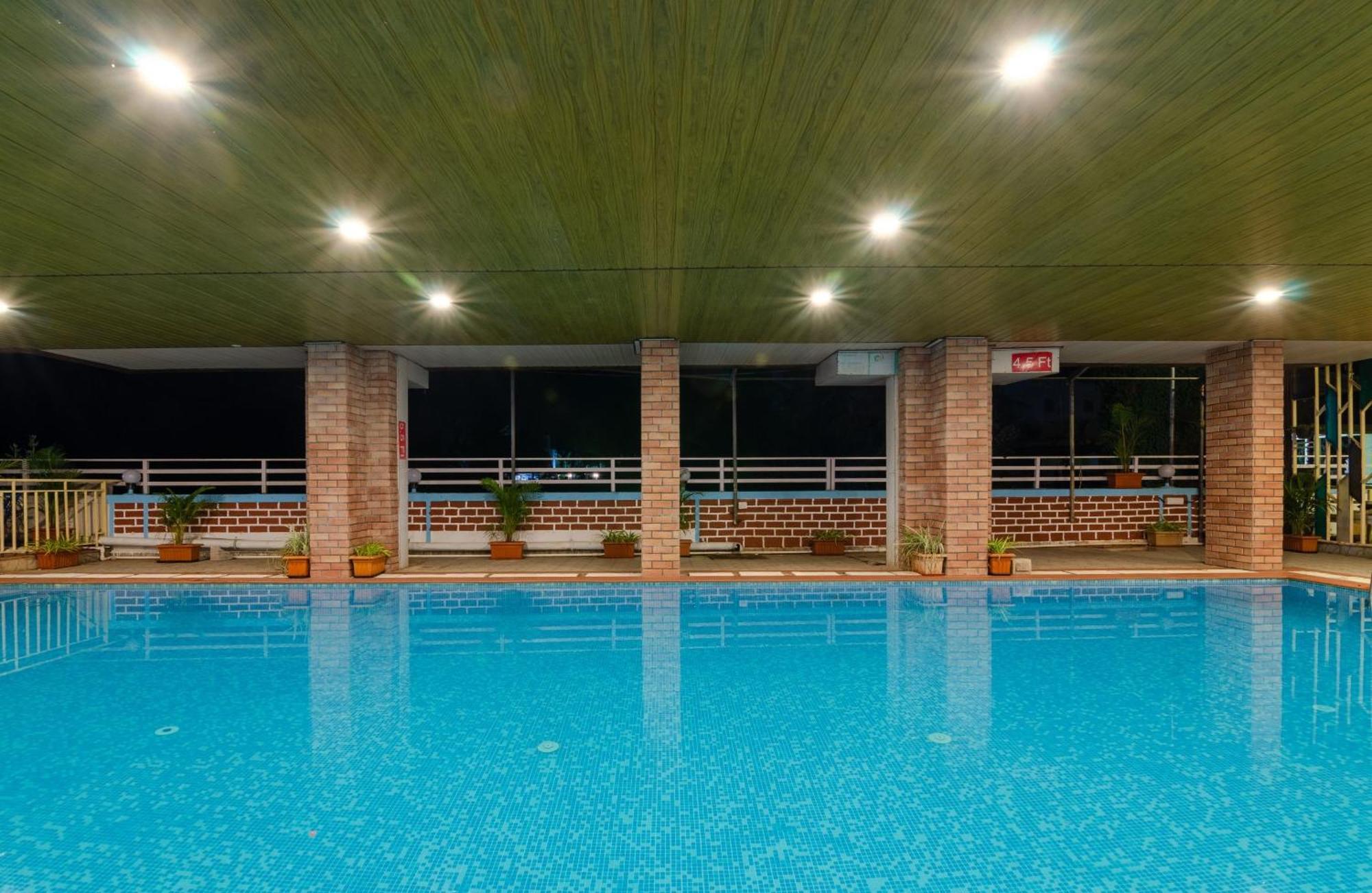 White House Beach Resort, Nagaon Экстерьер фото