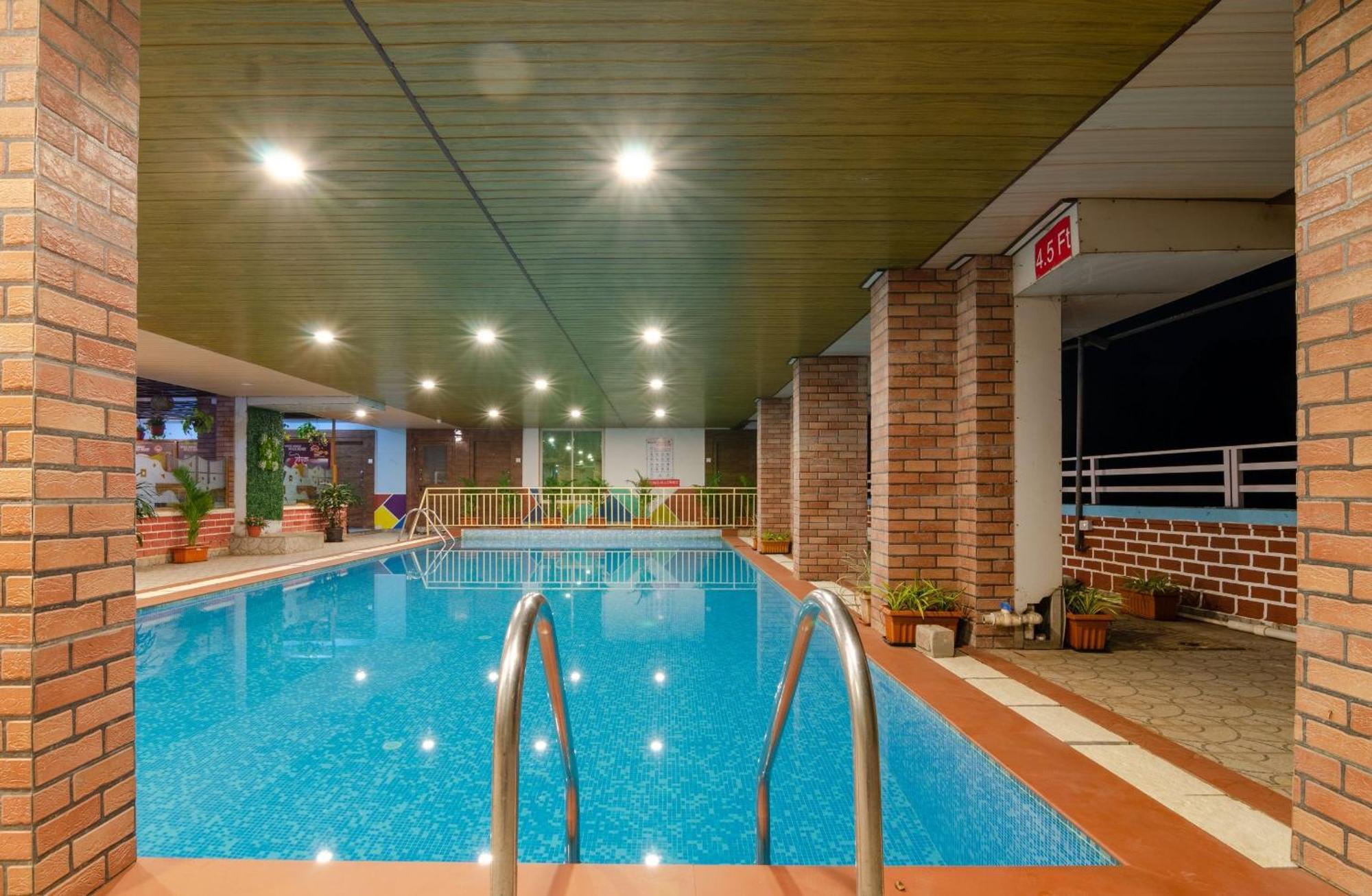 White House Beach Resort, Nagaon Экстерьер фото