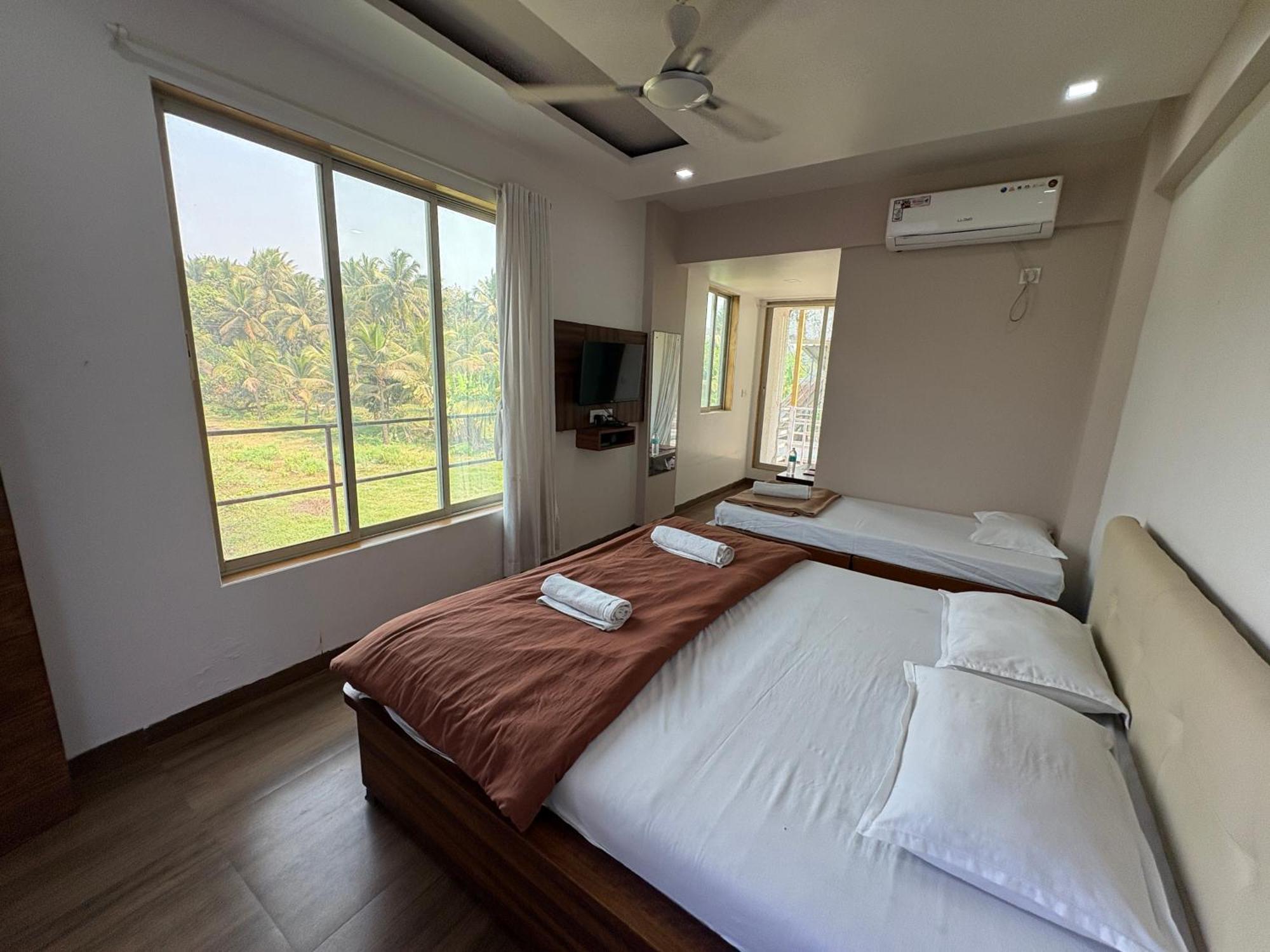 White House Beach Resort, Nagaon Экстерьер фото