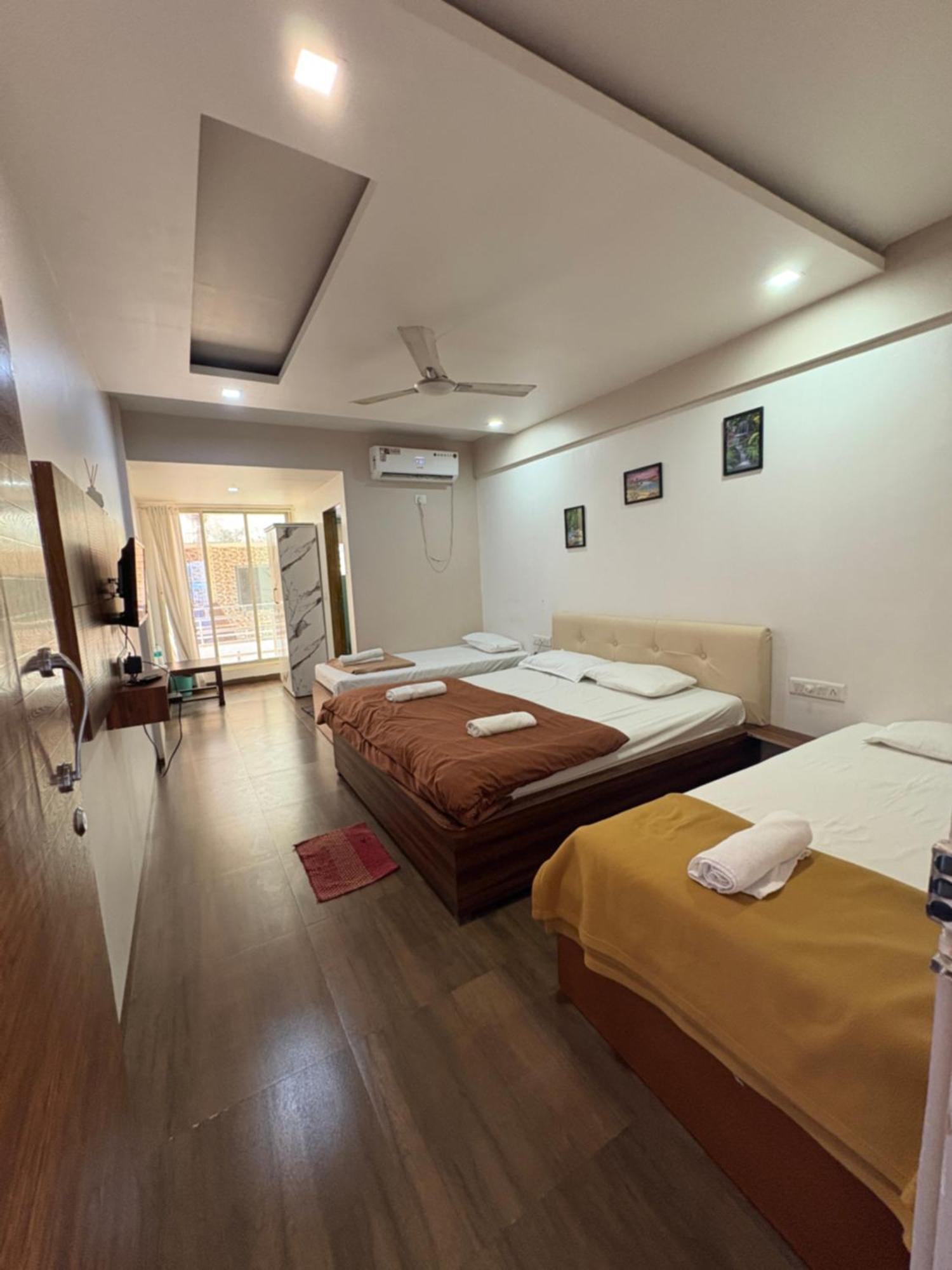White House Beach Resort, Nagaon Экстерьер фото